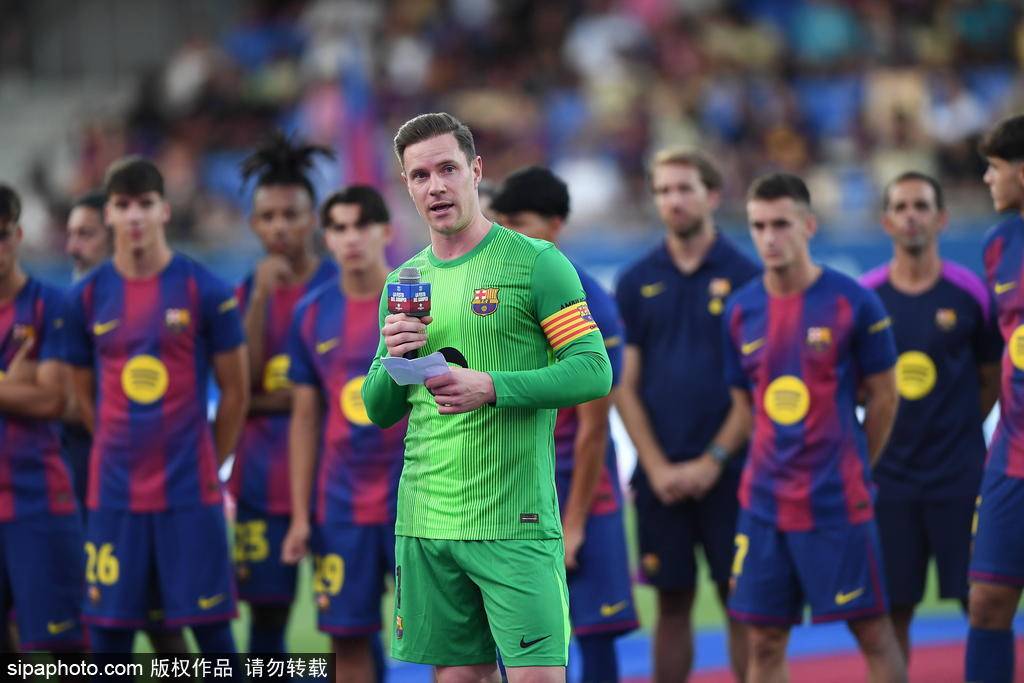 幕之际, 感动了在场, 而另一边