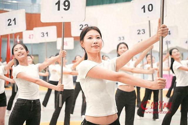 的热情投入, 邬嘉宏